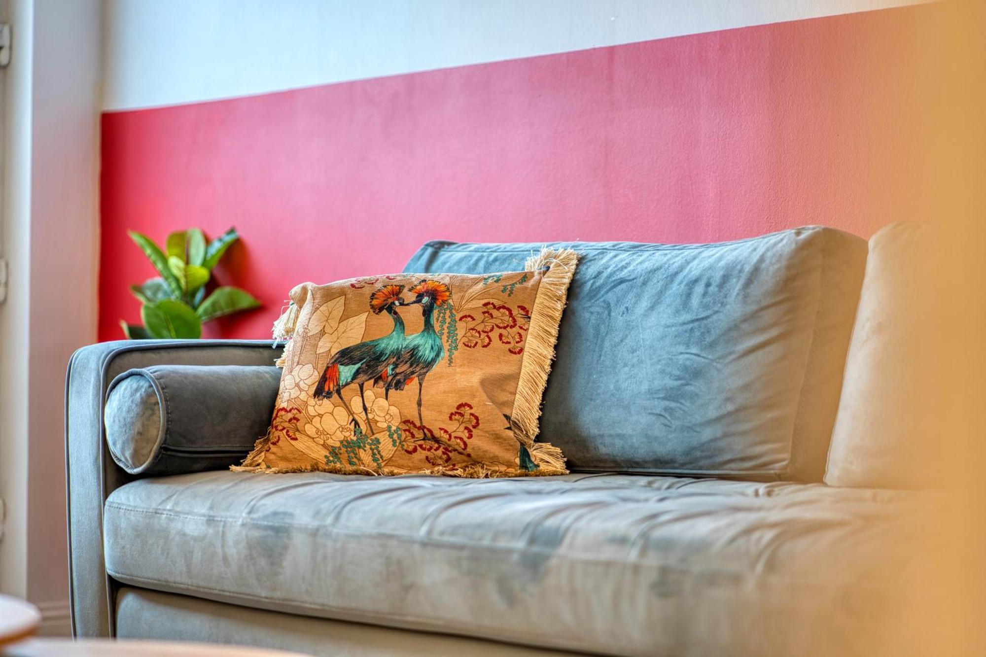 Modern 2 Bed Flat With Free Parking Apartment Glasgow Bagian luar foto