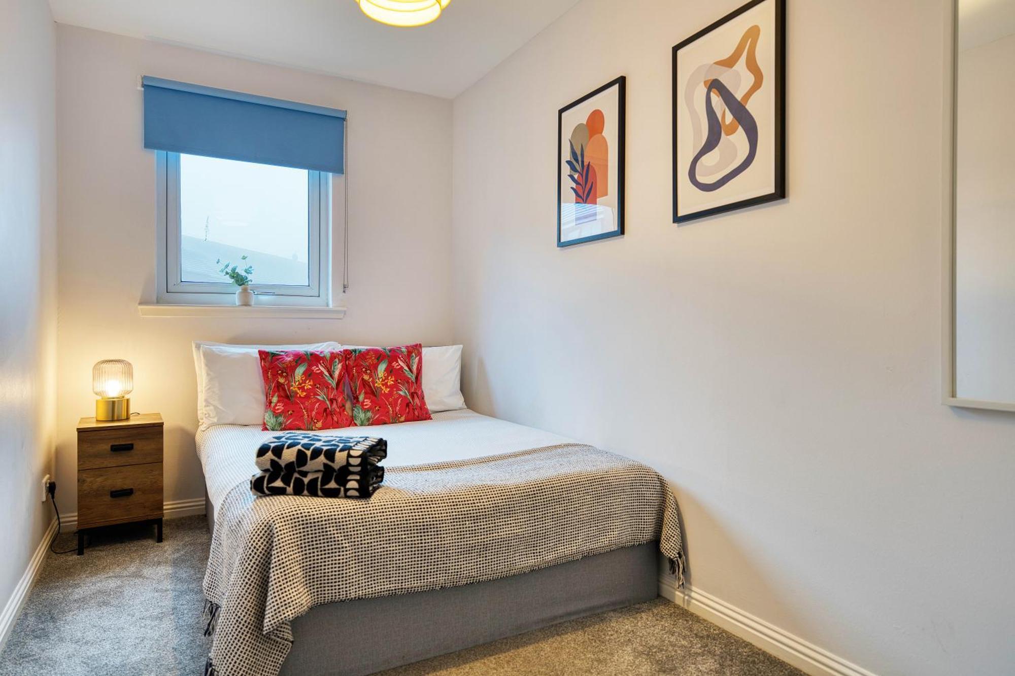 Modern 2 Bed Flat With Free Parking Apartment Glasgow Bagian luar foto