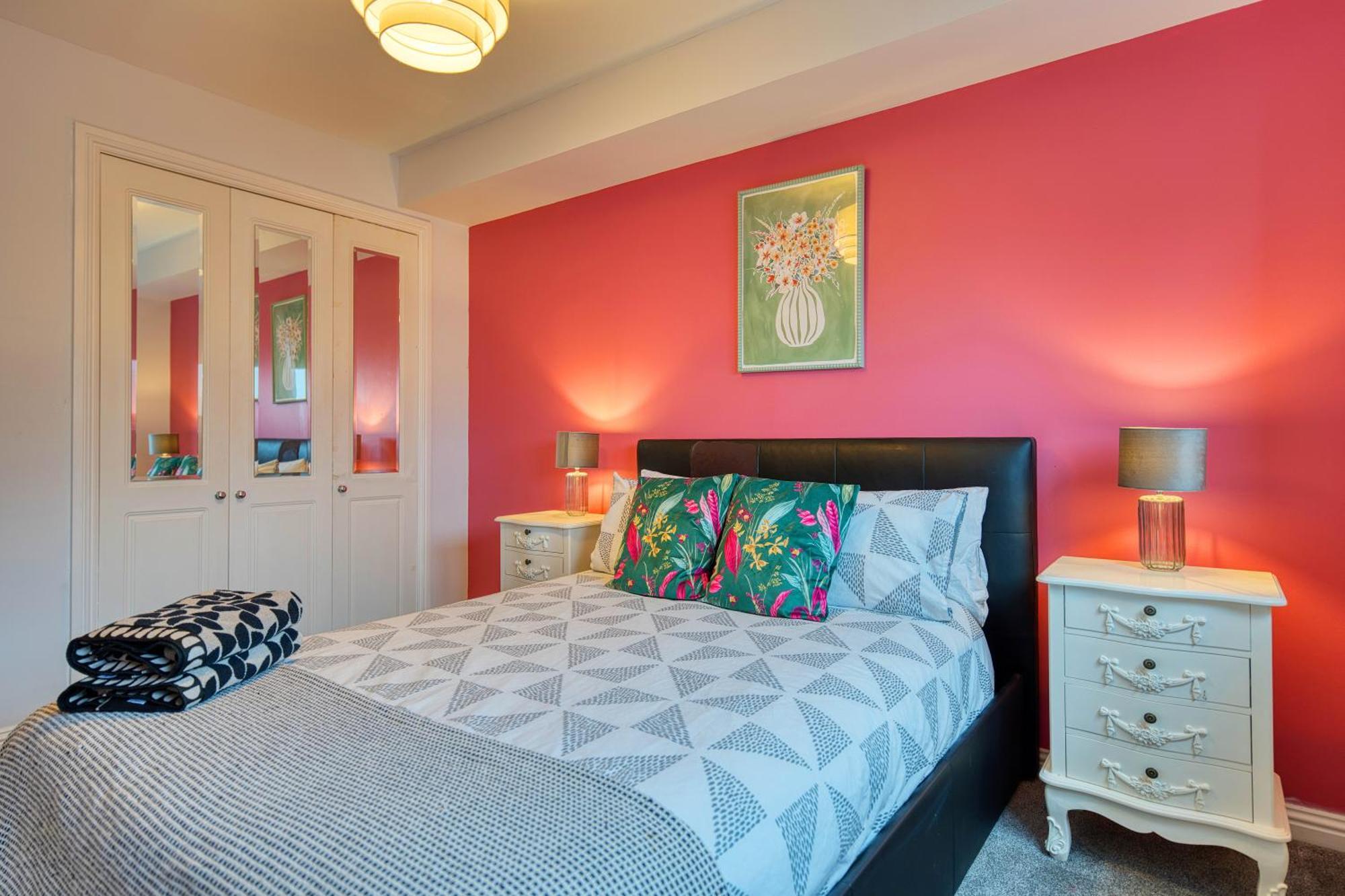 Modern 2 Bed Flat With Free Parking Apartment Glasgow Bagian luar foto